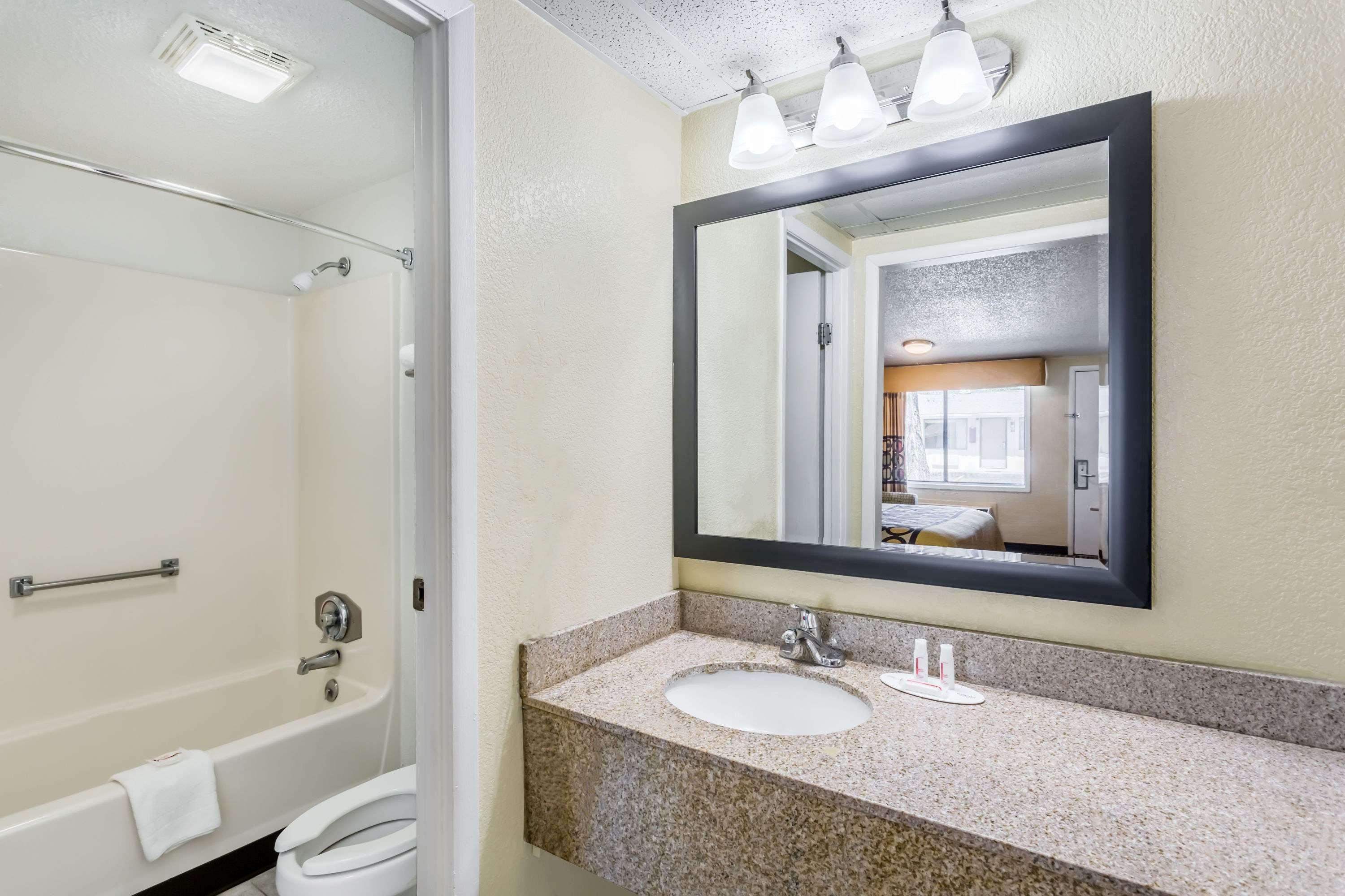 Super 8 by Wyndham Aberdeen Southern Pines Exterior foto
