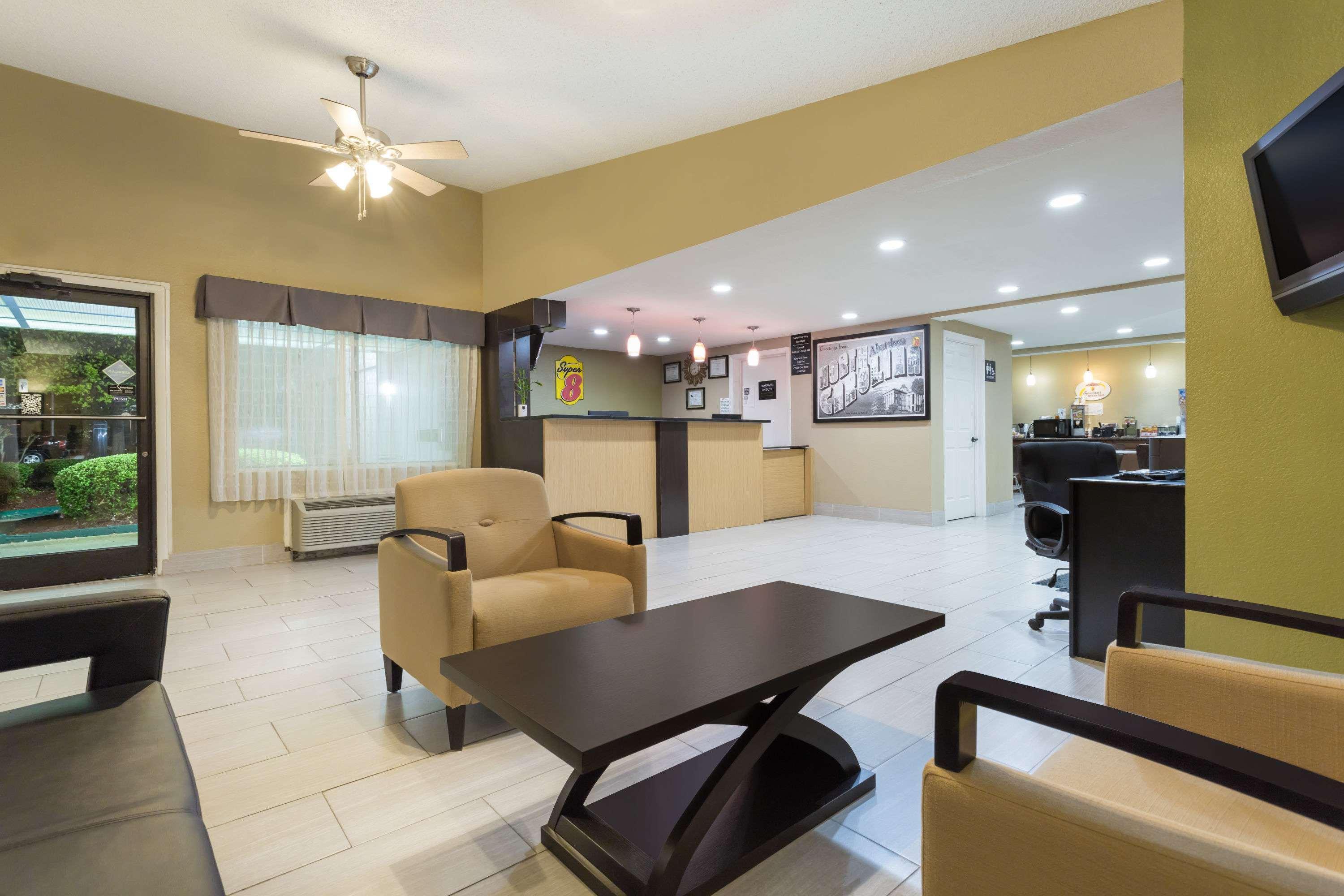 Super 8 by Wyndham Aberdeen Southern Pines Exterior foto