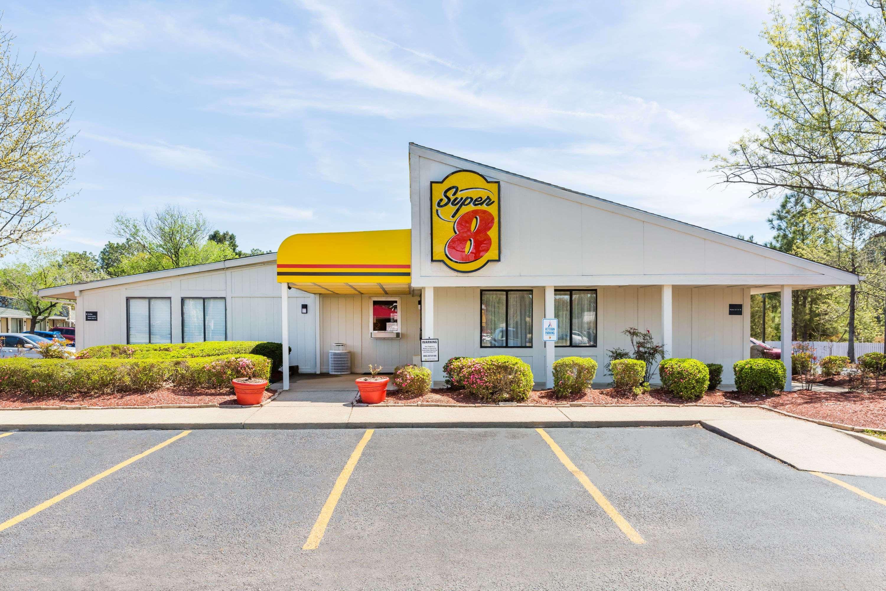 Super 8 by Wyndham Aberdeen Southern Pines Exterior foto