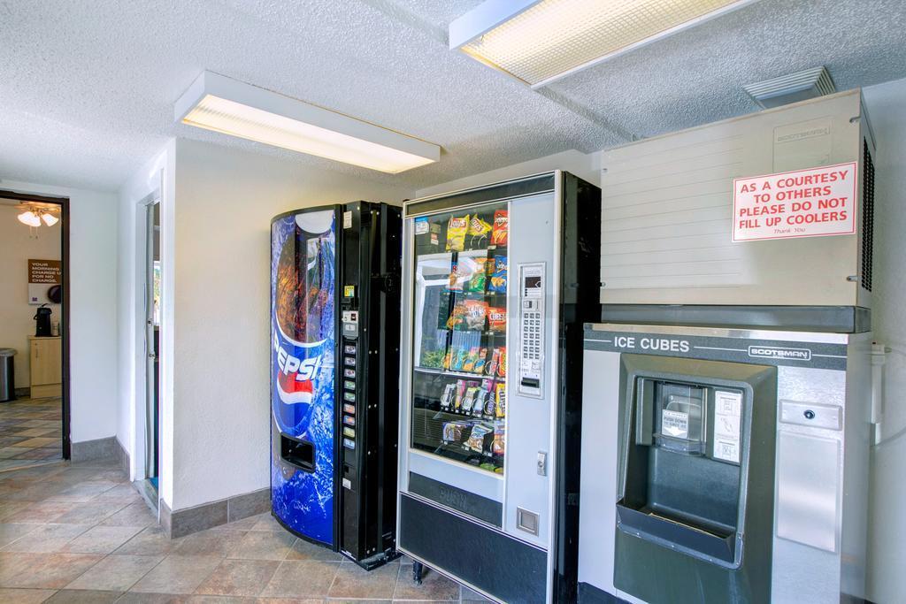 Super 8 by Wyndham Aberdeen Southern Pines Exterior foto