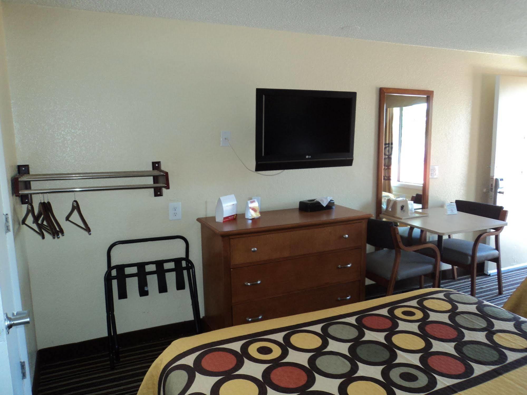 Super 8 by Wyndham Aberdeen Southern Pines Exterior foto