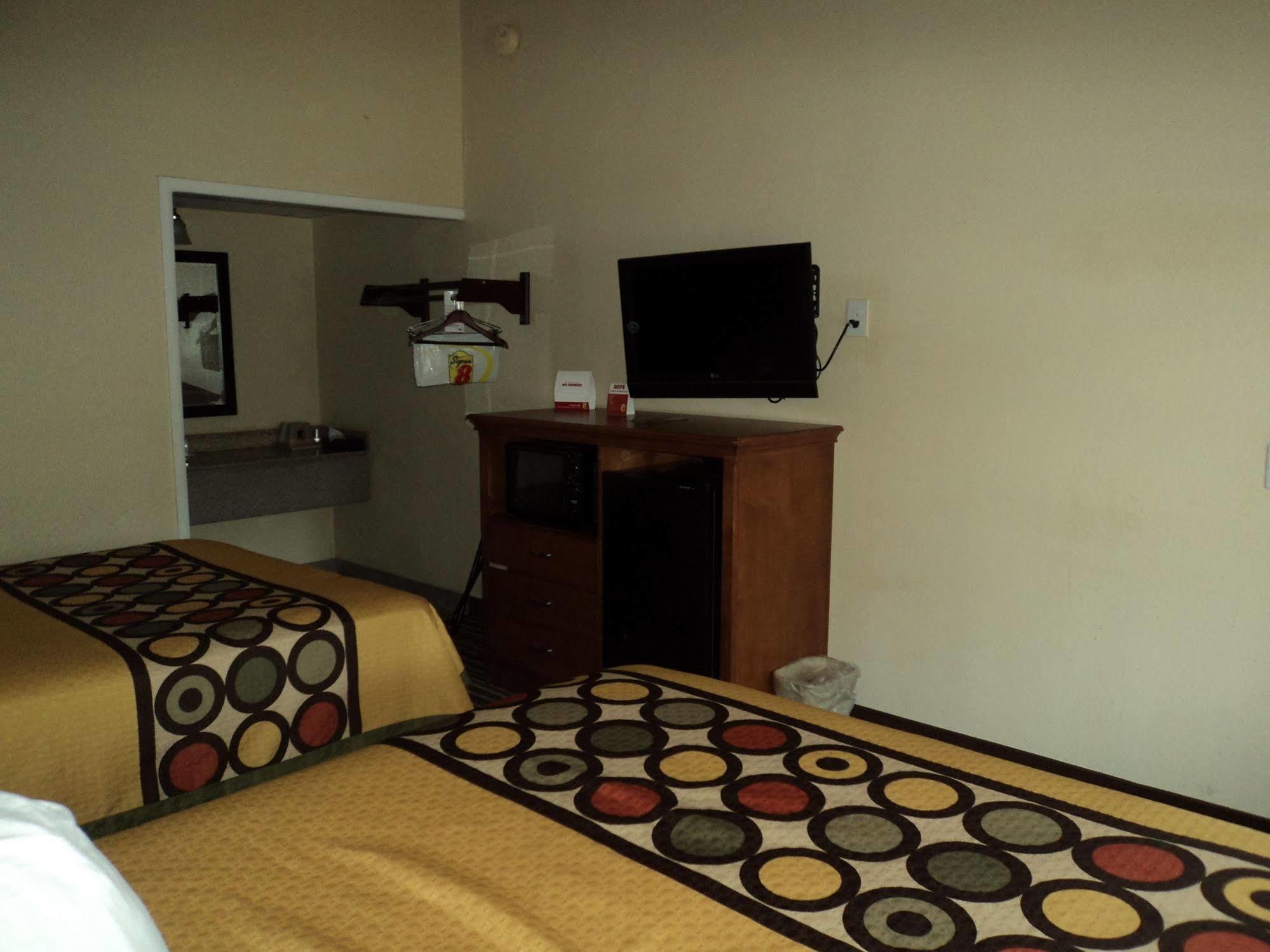 Super 8 by Wyndham Aberdeen Southern Pines Exterior foto
